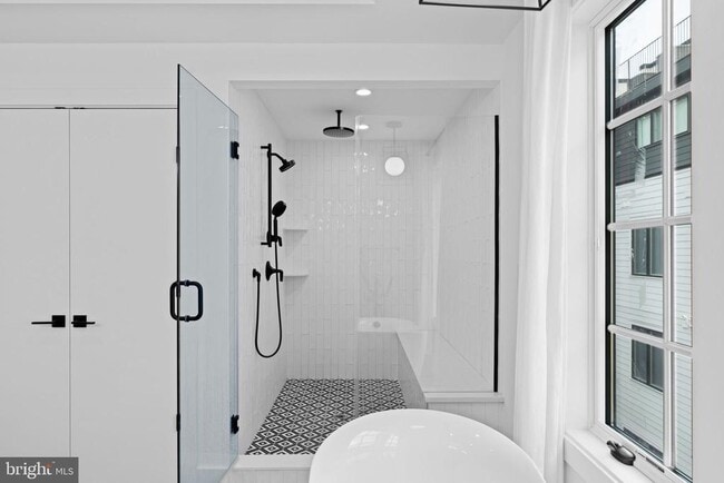 Building Photo - 742 S Broad St