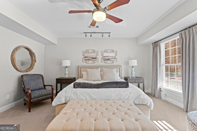 Building Photo - 102 N Cove Dr