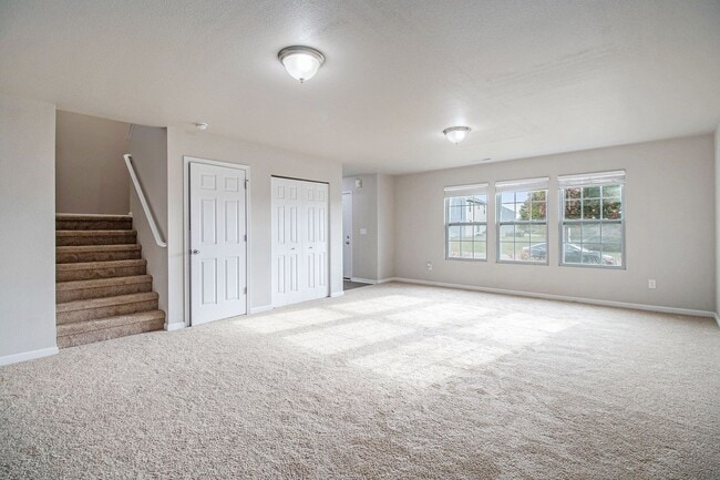 Building Photo - Immediate Occupancy Available!