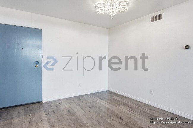 Building Photo - 4295 Vía Arbolada