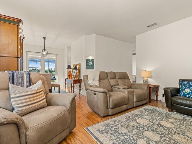 Building Photo - 1433 Presidio Dr