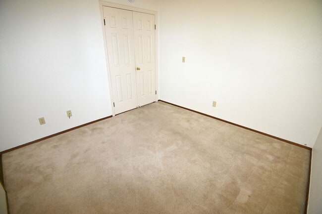 Building Photo - 1032 Summerplace Dr