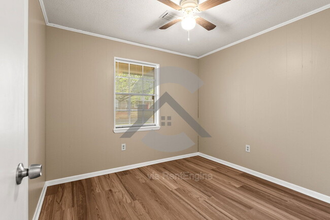 Building Photo - 2403 Broadview Ave