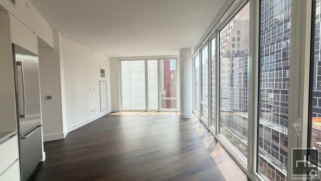 Building Photo - 222 E 44th St