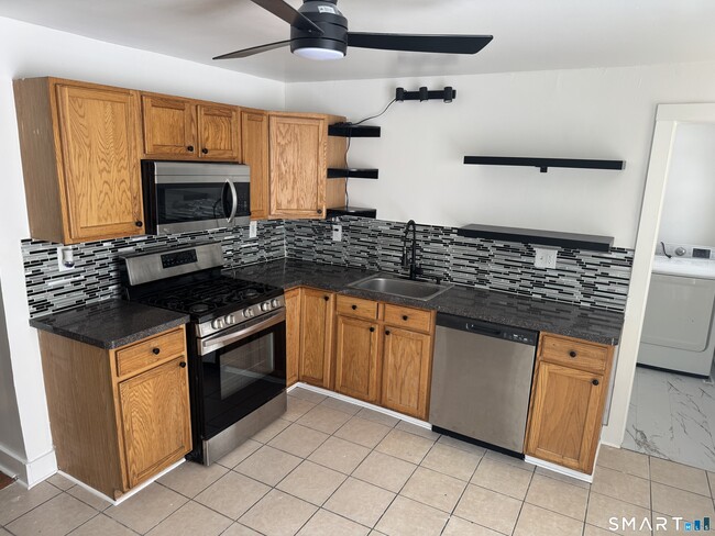 Building Photo - 52 Platt St