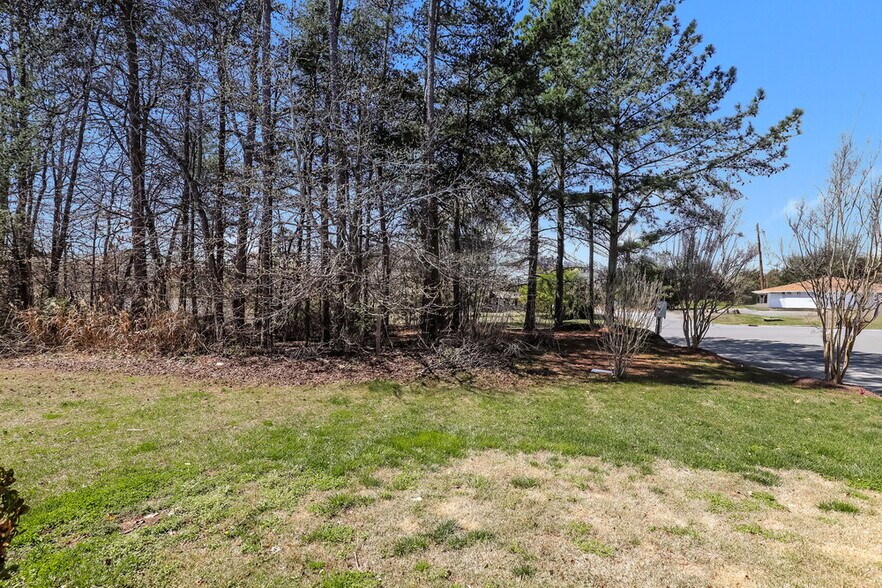 Building Photo - 5204 Mt Hope Dr