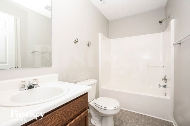 Building Photo - 16 Pondview Ct