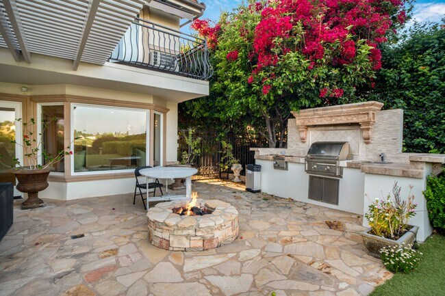 Building Photo - PRIVATE AND TRANQUIL COMPLETELY RENOVATED ...
