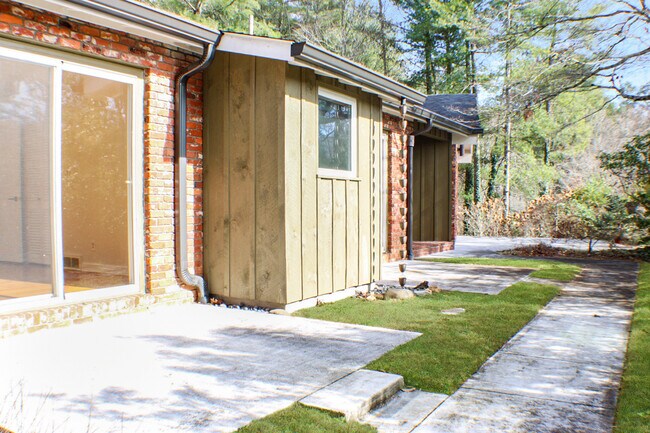 Building Photo - 21 Woodbury Rd