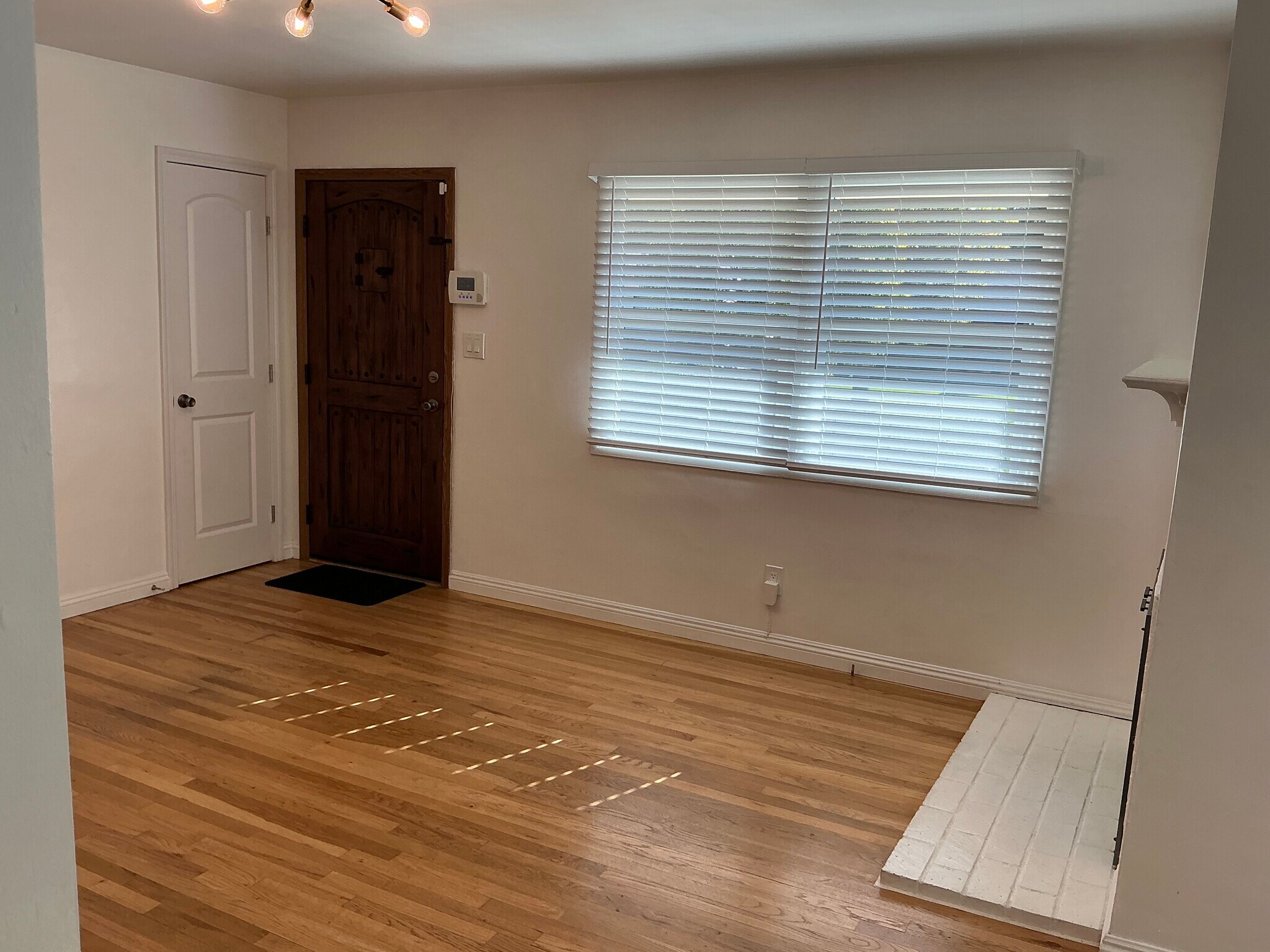 Building Photo - 10713 Esther Ave