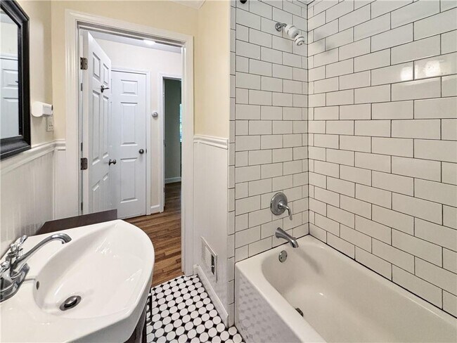 Building Photo - 6058 Harleston Rd NE