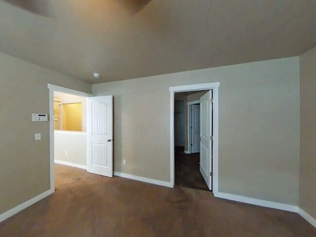 Building Photo - Snow-J3