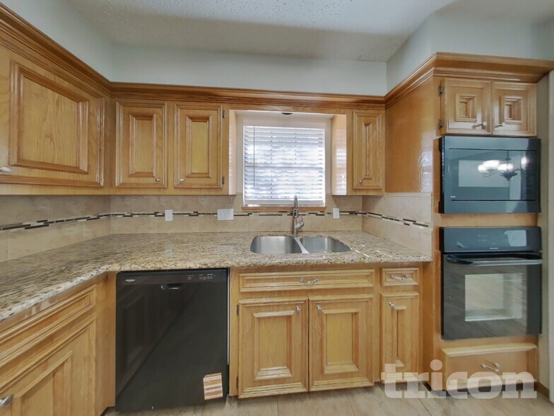 Building Photo - 12134 Quail Creek Dr