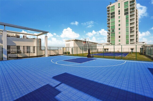 Building Photo - 7928 East Dr