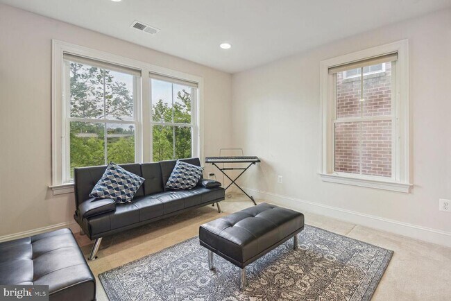 Building Photo - 124 Liriope Place