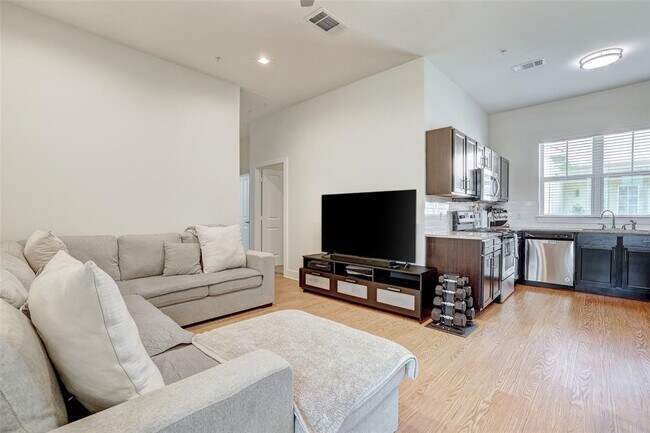 Building Photo - 2400 Louis Henna Blvd