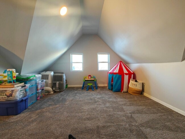 Building Photo - 1340 Oak St