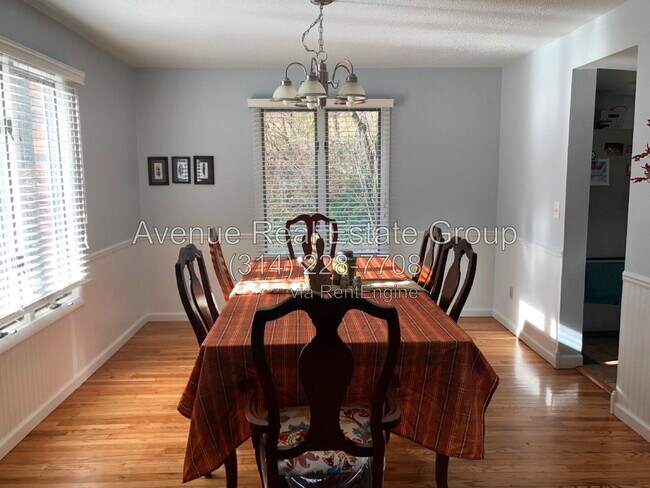 Building Photo - 733 Jares Ct