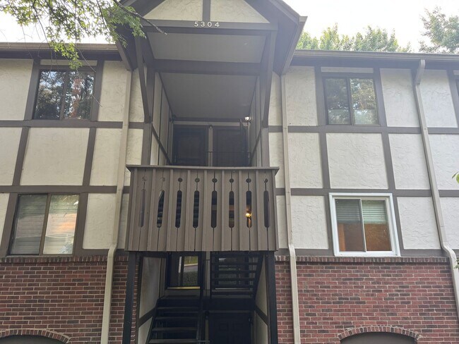 Building Photo - Charming 3 bed 2 bath Townhouse near Nippe...