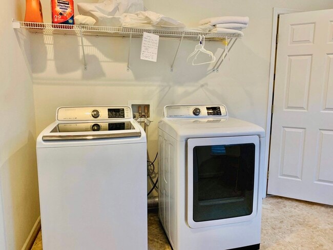 Building Photo - 930 Rainier Rd