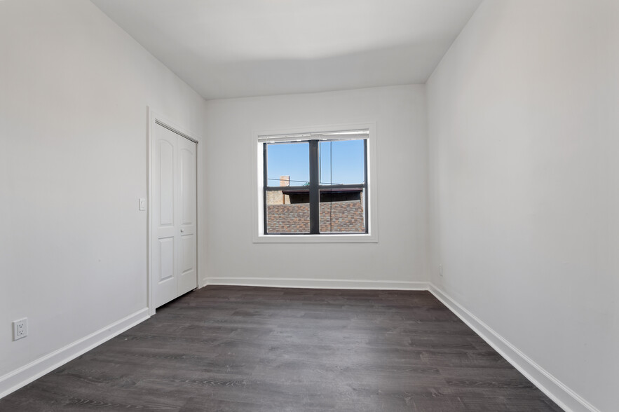 Building Photo - 3058 W Cortland St