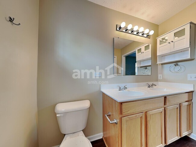 Building Photo - 45 Haverstraw Pl