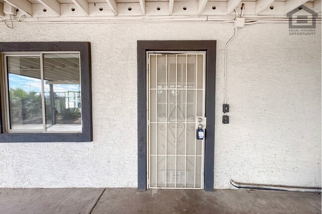 Building Photo - 2Bed/1Bath House at McDowell/32nd St! Move-In Ready on 10/08/2026! – NO HOA!
