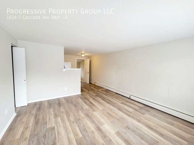 Building Photo - 2-Bedroom Townhome with Fenced Backyard an...