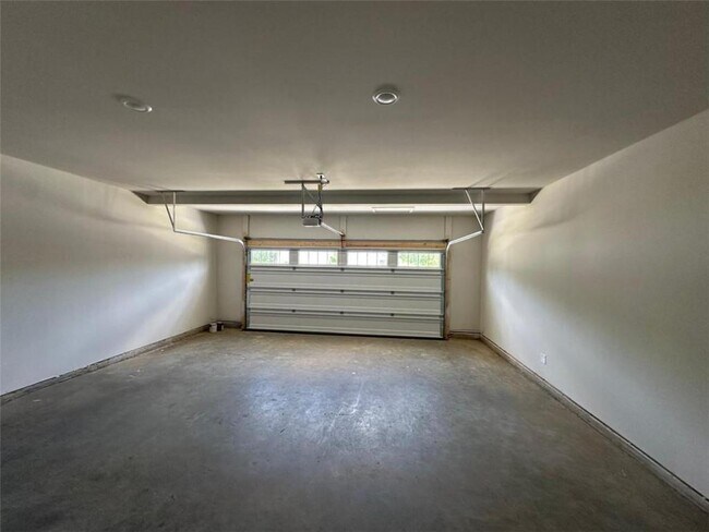 Building Photo - 118 Sequoia Ln