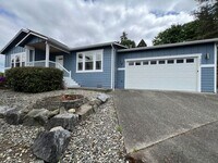 Building Photo - 3 Bedroom Rambler - New Paint Throughout