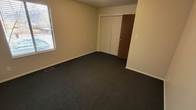 Building Photo - 704 S Orch Dr