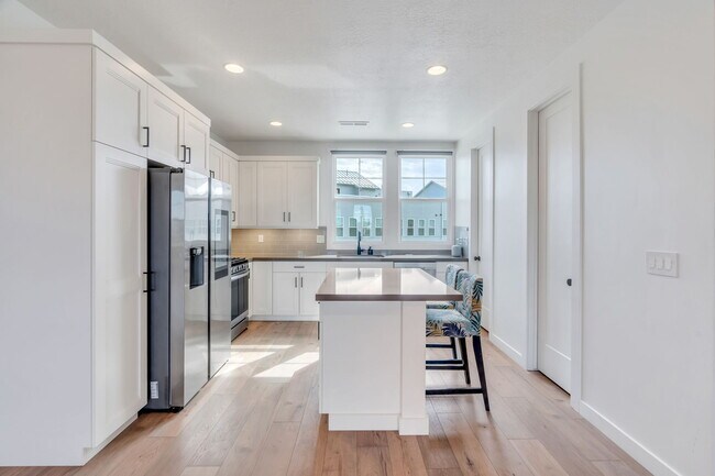 Building Photo - 4765 Isla Daybreak Rd