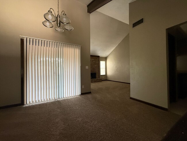 Building Photo - 3743 Donovan Dr