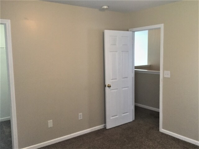 Building Photo - 138 Edgington St