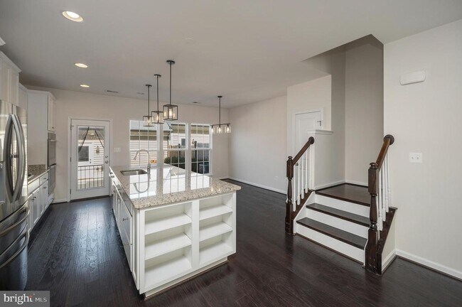 Building Photo - 208 Freesia Ln