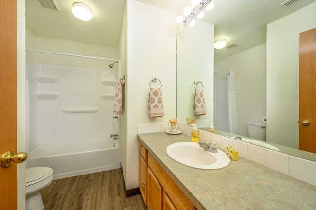 Building Photo - Newly Renovated 3 Bedroom, 2 Bath House in Sheridan