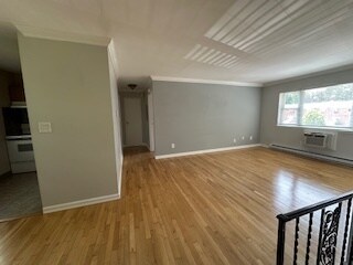 Living Room-Vacant - 422 Ringwood Ave