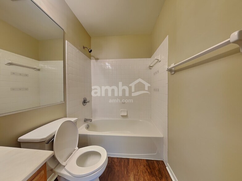 Building Photo - 8250 Pine Knoll Ct