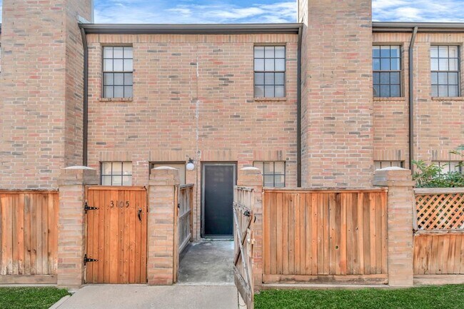 Building Photo - 9800 Pagewood Ln