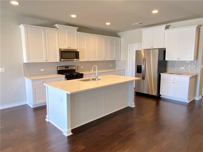Building Photo - 5904 Daly Dr
