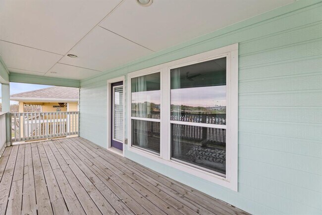 Building Photo - 709 N Bayshore Dr
