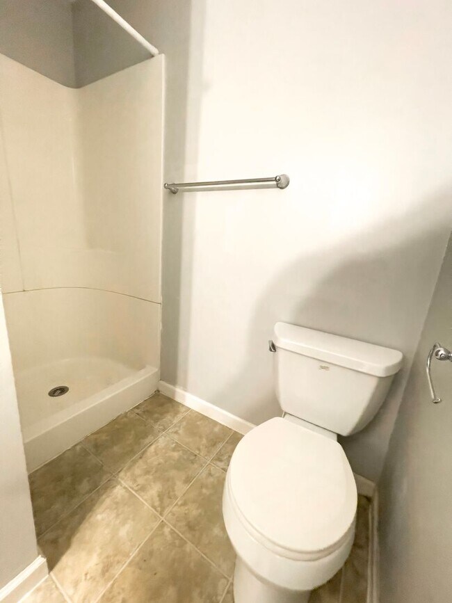 Building Photo - PRELEASING for AUGUST! Pet-Friendly 4BR Walk to Ball State, in unit Washer/dryer and hardwood flo...