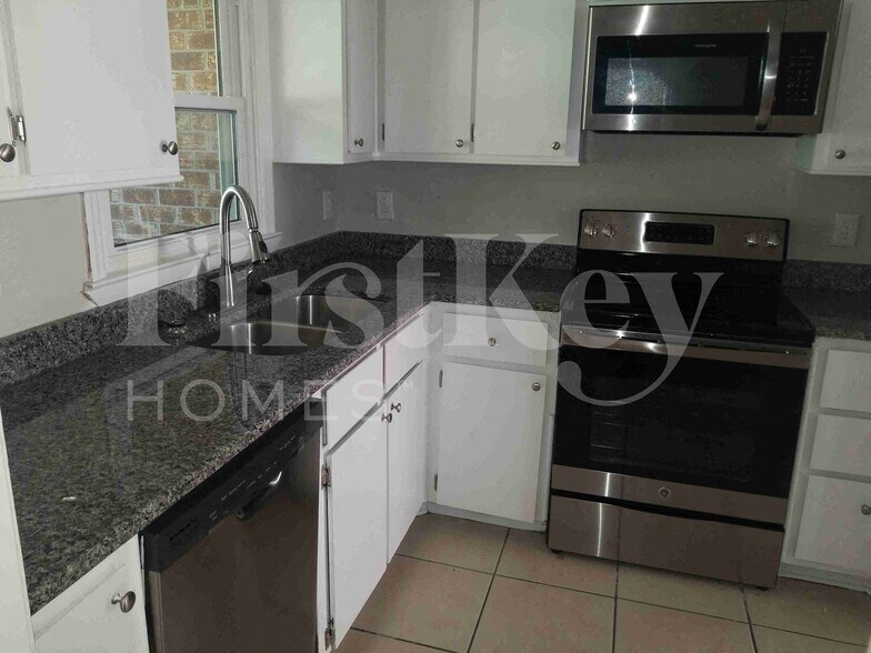 Building Photo - 430 Citadel St