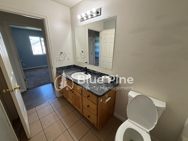 Building Photo - 3920 E Deloy Dr