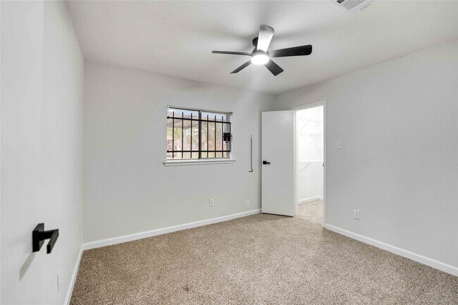 Building Photo - 12703 Redfern Dr
