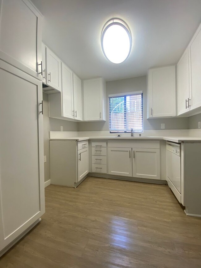 Interior Photo - 14228 Dickens St