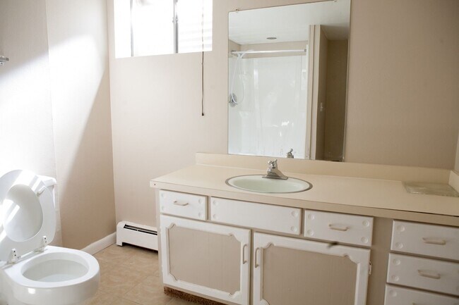 Building Photo - Charming 3BR in Aurora