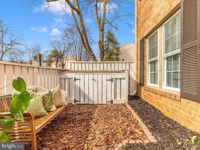 Building Photo - 11349 Appledowre Way