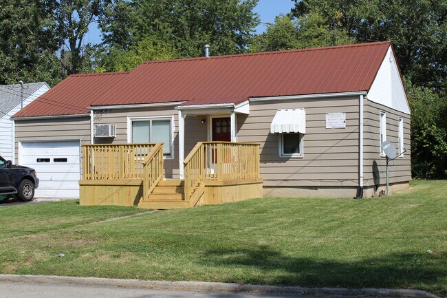 Primary Photo - 1604 N New York Ave