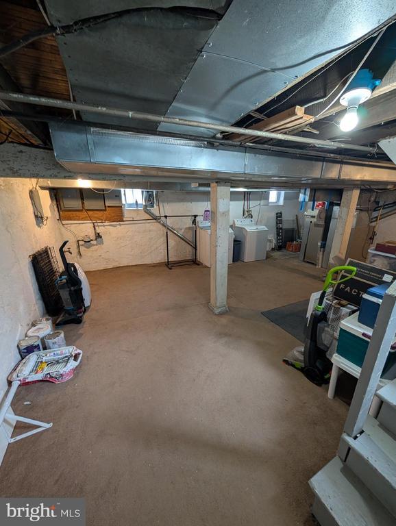 Building Photo - 30 W Roland Rd